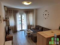 Se izdava namesten stan vo Skopje, Kapishtec so povrshina od 65 m2.
 Ekstra: Klima, Centralno Parno, Lift.
 Cena: 400 EUR